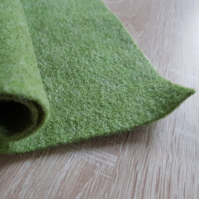 Grass green wool felt coupon 30 x 30 cm