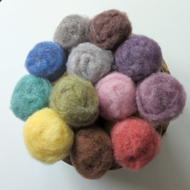 Lot de 12 pelotes de laine cardée coloris chinés