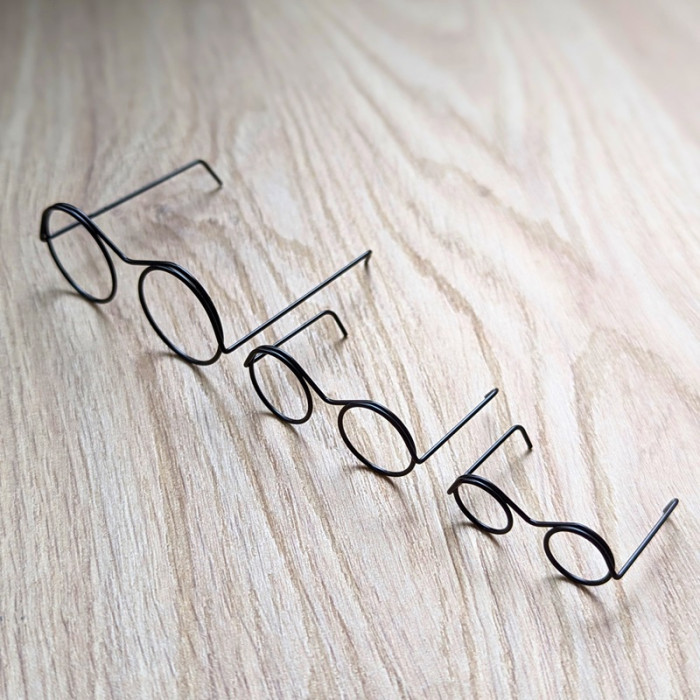 2 pairs of miniature black metal glasses model 3.5 cm