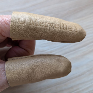 Leather finger protectors for felting made in France