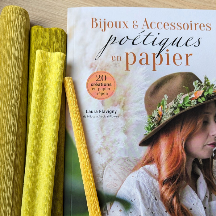 Bijoux & accessoires poétiques en papier crépon de Laura Flavigny