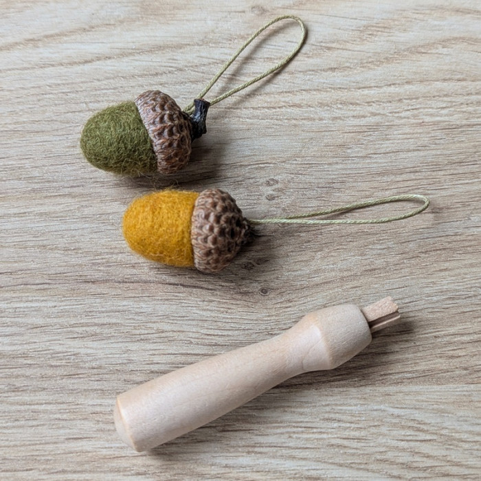 Wooden felting handle for 1 needle (sold without needle)